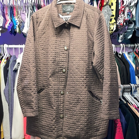 Timeless Quality New York Classic brown pleated jacket size 22/24 perfect - Picture 1 of 7